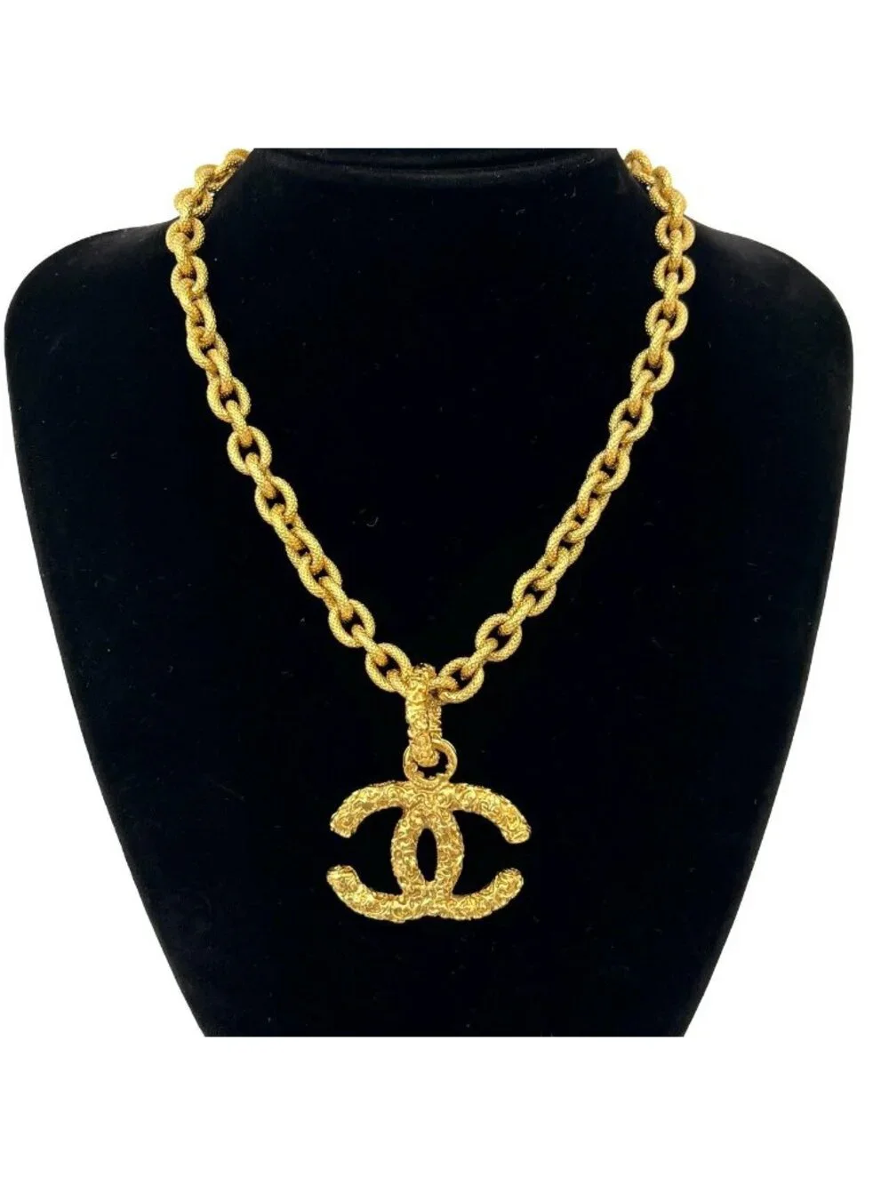 Chanel With Rice 93A Vintage CC Logo Lava Motif Chain Necklace Gold